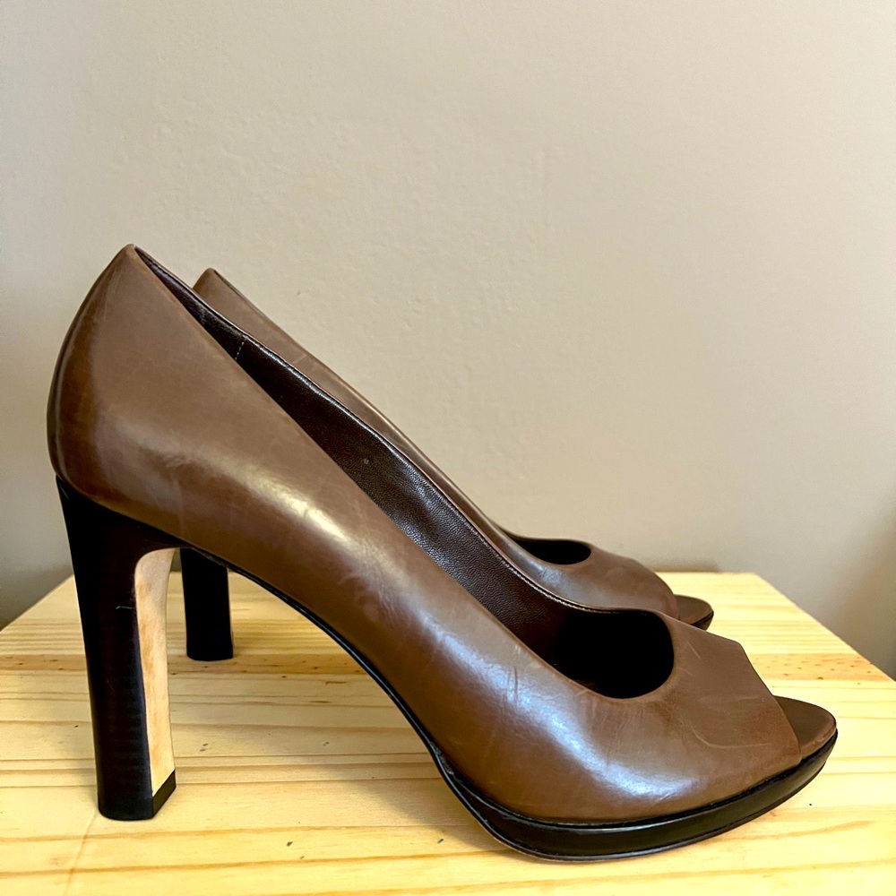 Gently used Banana Republic classic peep toe pumps size 9